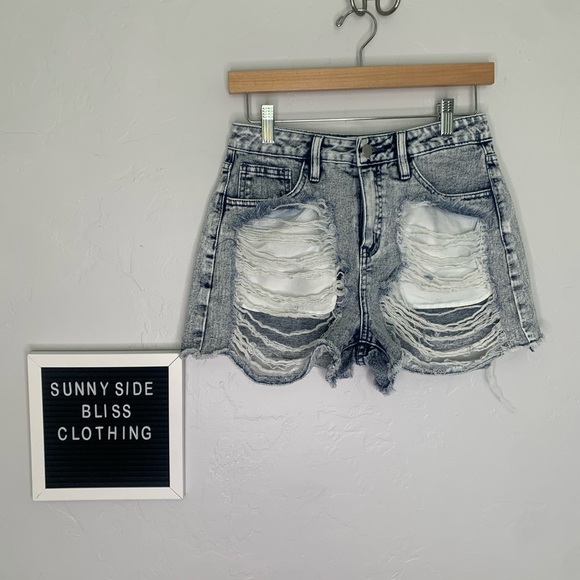 Fashion Nova Acid Wash Distressed High Rise Shorts Size 5 - Picture 1 of 13
